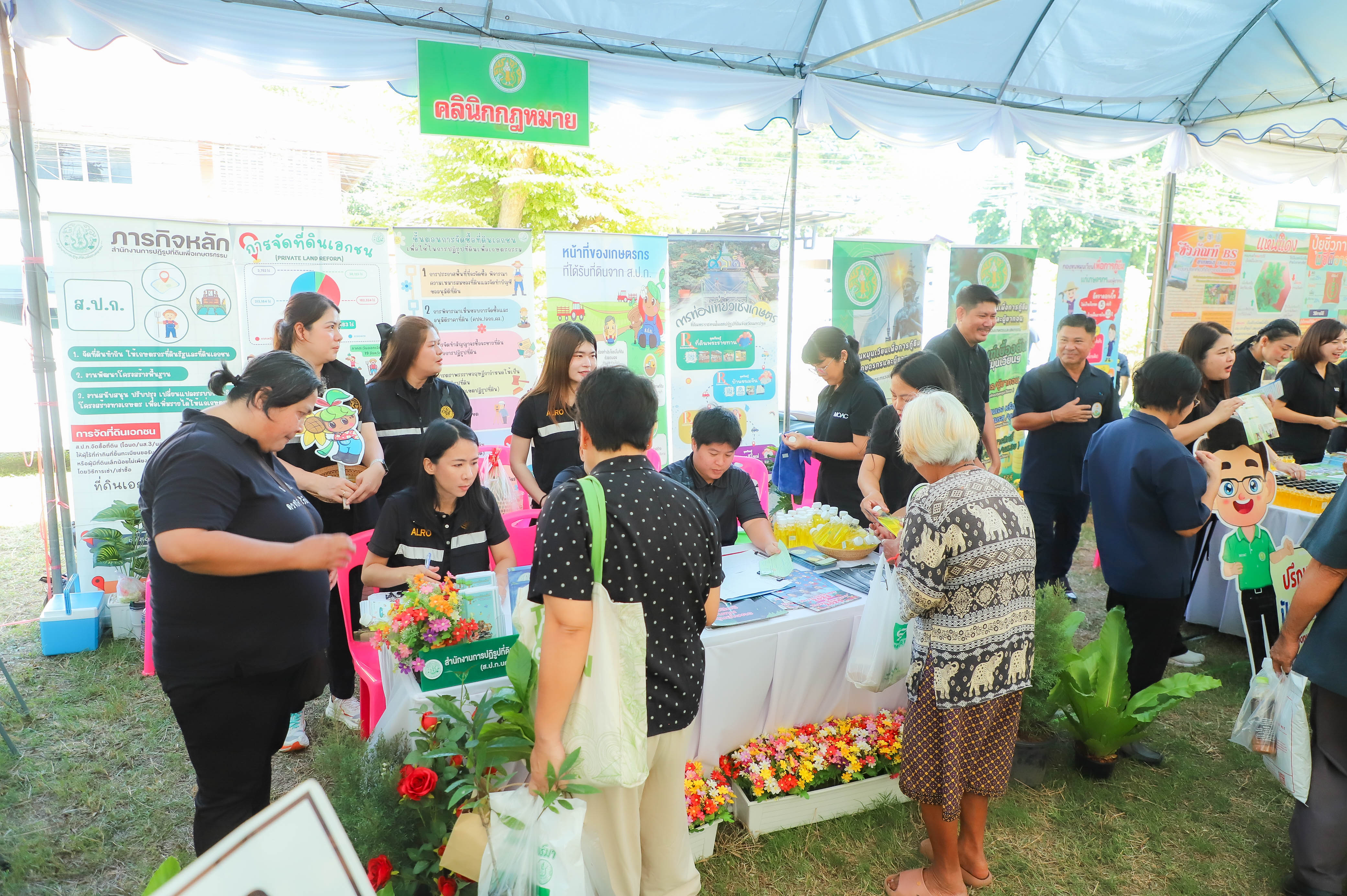 title - รองนายกฯ และรัฐมนตรีว่าการกระทรวงเกษตรฯ เปิดโครงการคลินิกเกษตรเคลื่อนที่ในพระราชานุเคราะห์ฯ ณ จังหวัดนครปฐม